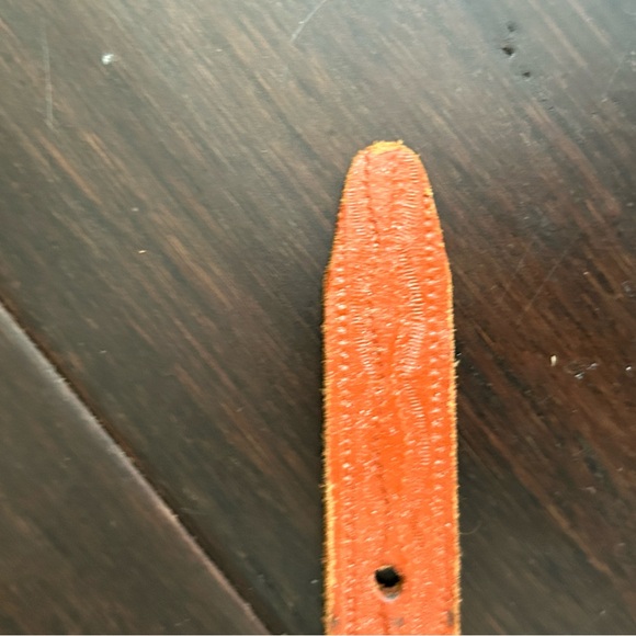 Childs handcrafted souvenir belt from Alaska with beaded detail. Brown leather. - Picture 4 of 6